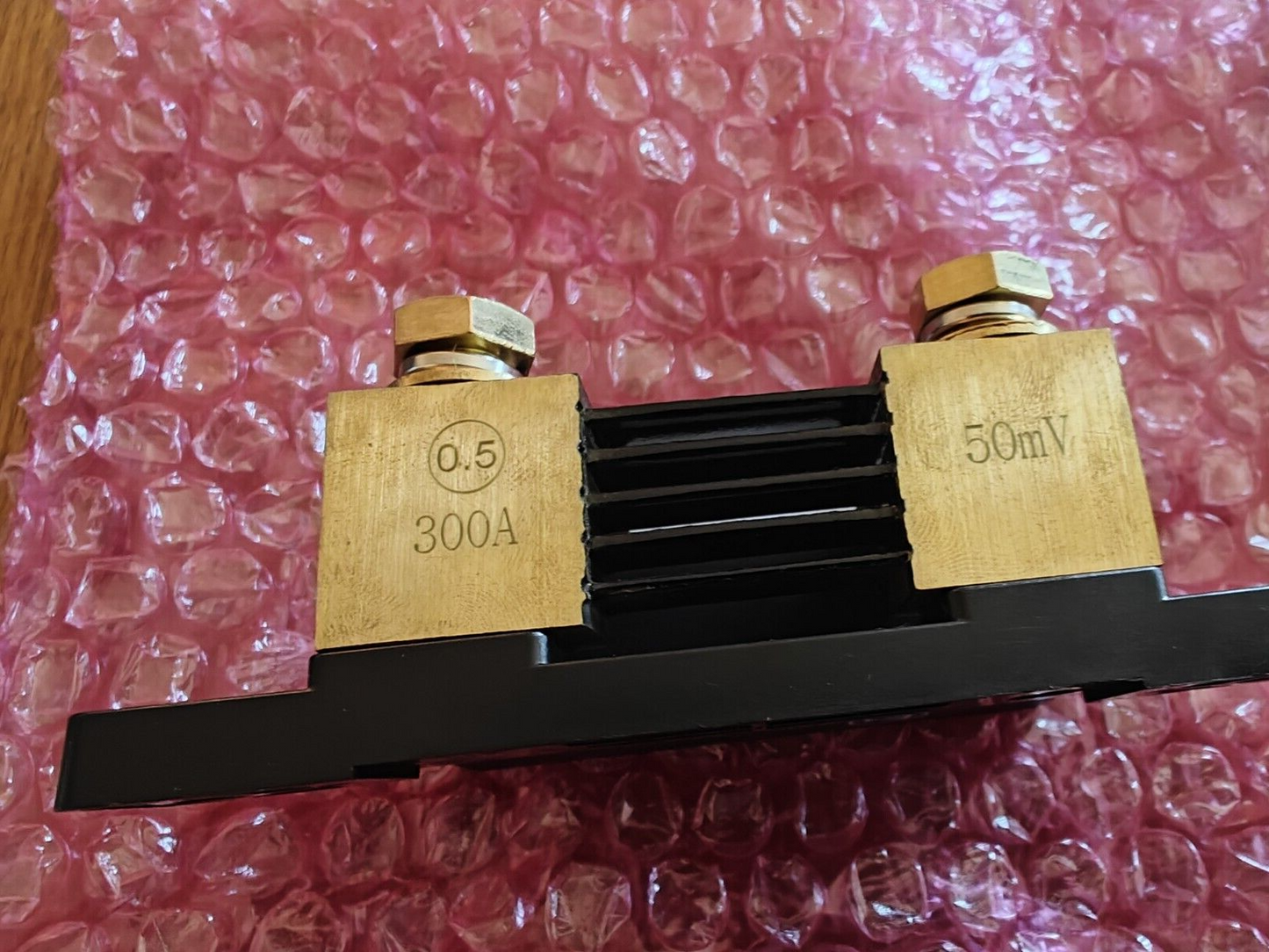 Victron SHU050130050 SmartShunt 300A Battery Monitor  Smart Shunt Bluetooth